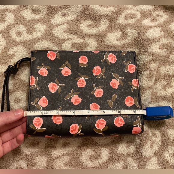 kate spade wristlet - Picture 9 of 11